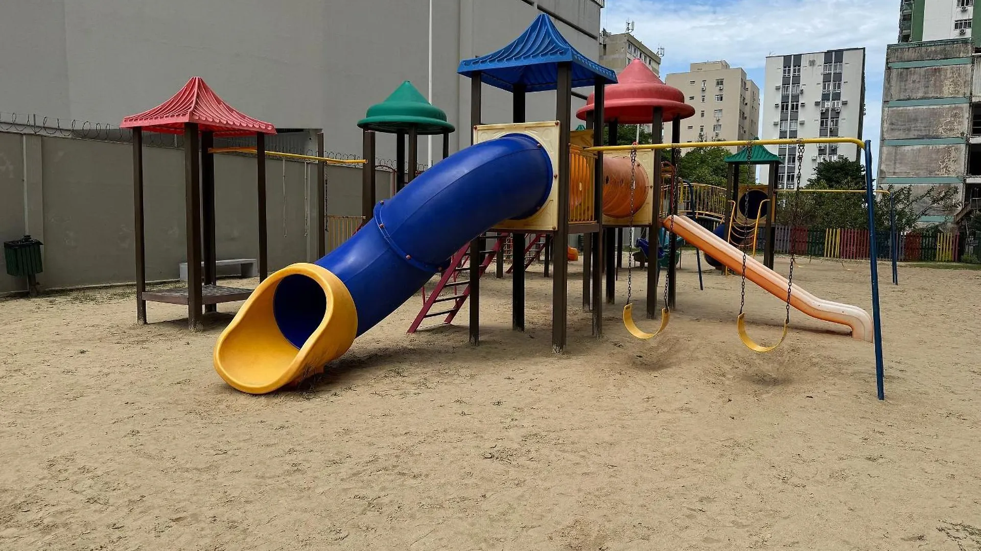 Mrbq022- Ap Ao Lado Da Praia E Roda Gigante 2Q+2Wc Balneario Camboriu 0*,  Brazil